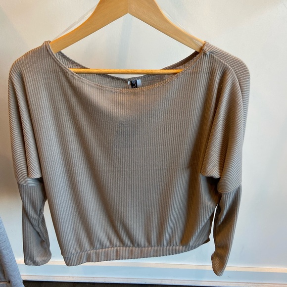 Off The Shoulder Top - Picture 1 of 3